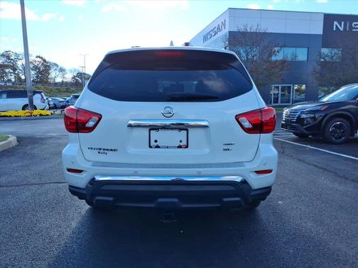 2020 Nissan Pathfinder SL