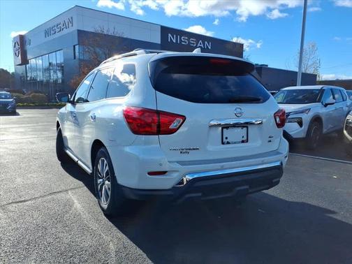 2020 Nissan Pathfinder SL