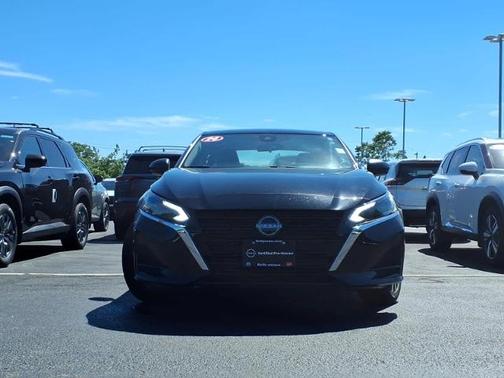 Black 2024 Nissan Altima 2.5 SV