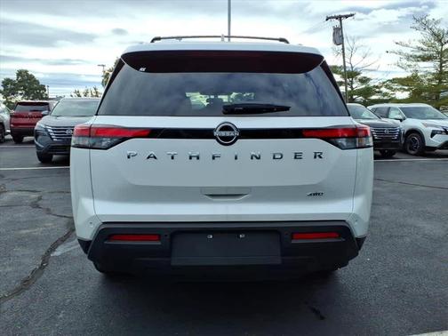 2025 Nissan Pathfinder SV