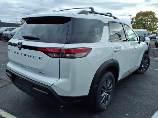 2025 Nissan Pathfinder SV