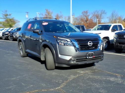 2025 Nissan Pathfinder SV