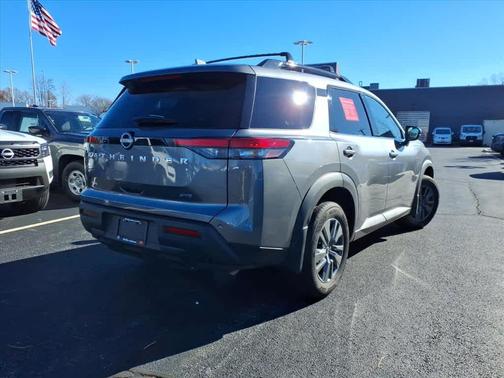 2025 Nissan Pathfinder SV