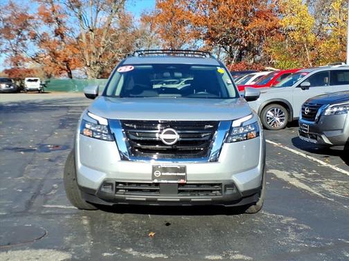 2025 Nissan Pathfinder SV