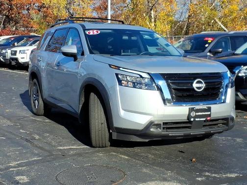 2025 Nissan Pathfinder SV