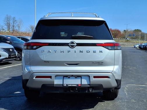 2023 Nissan Pathfinder Platinum