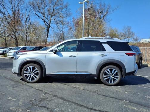 2023 Nissan Pathfinder Platinum