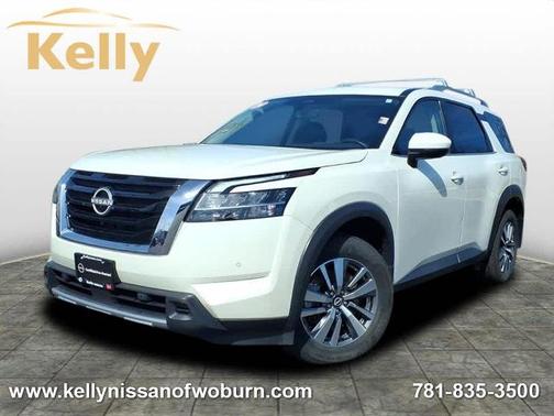 White 2024 Nissan Pathfinder SL