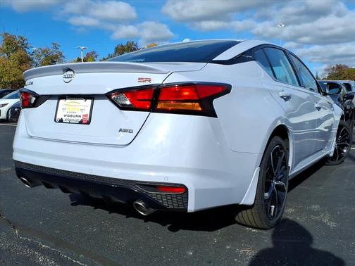 2025 Nissan Altima SR
