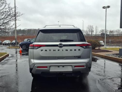 2024 Nissan Pathfinder Platinum