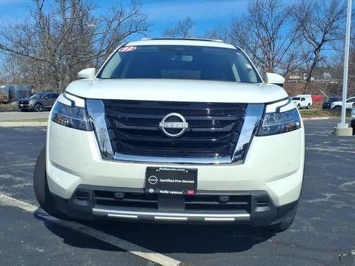White 2023 Nissan Pathfinder SL