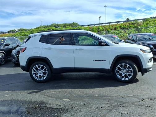 2023 Jeep Compass Latitude Lux