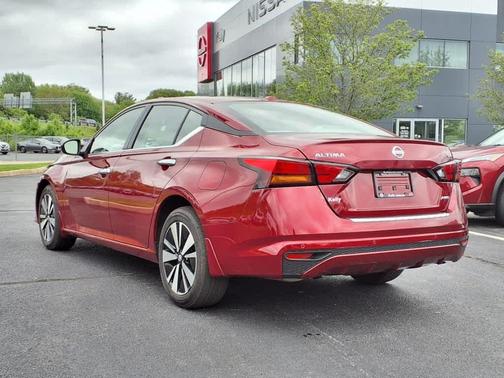 2022 Nissan Altima 2.5 SV
