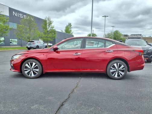 2022 Nissan Altima 2.5 SV