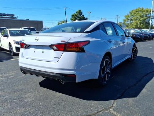2025 Nissan Altima SR