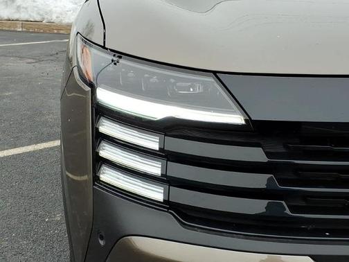 Canyon Bronze Metallic 2025 Nissan Kicks SR