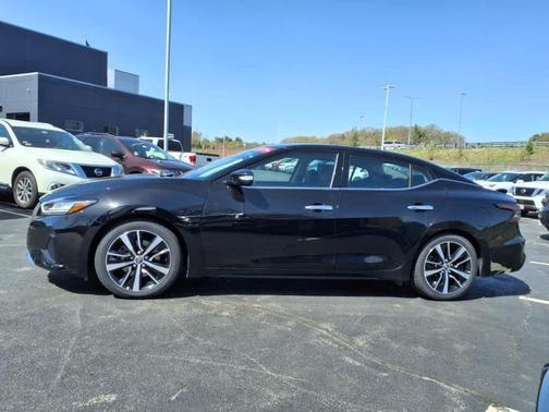 2023 Nissan Maxima SV