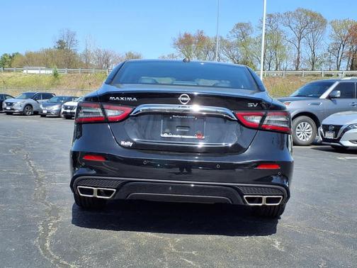 2023 Nissan Maxima SV