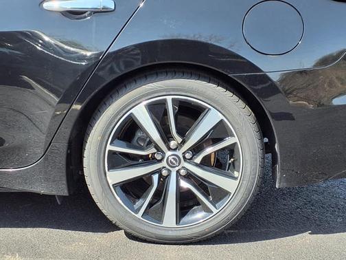 2023 Nissan Maxima SV