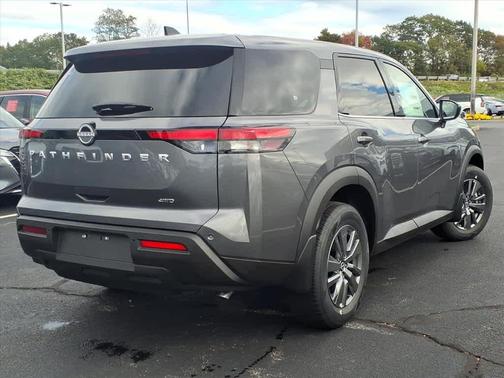 2025 Nissan Pathfinder S