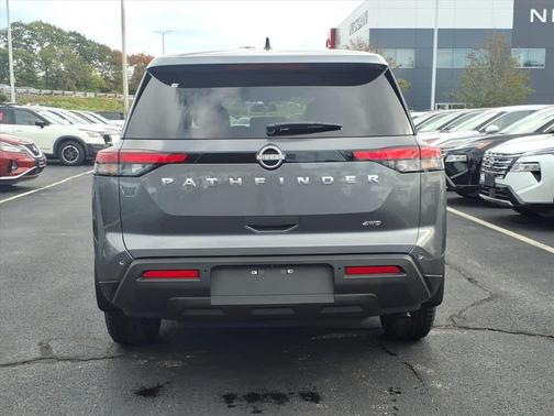 2025 Nissan Pathfinder S