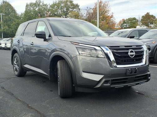 2025 Nissan Pathfinder S