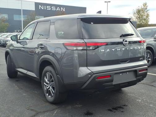 2025 Nissan Pathfinder S