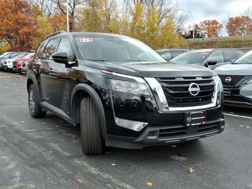 2025 Nissan Pathfinder SV