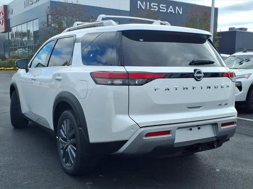 2025 Nissan Pathfinder SL