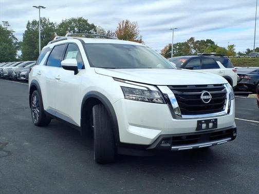 2025 Nissan Pathfinder SL