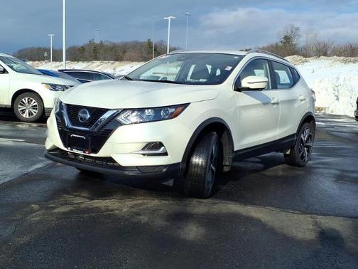 White 2022 Nissan Rogue Sport SL