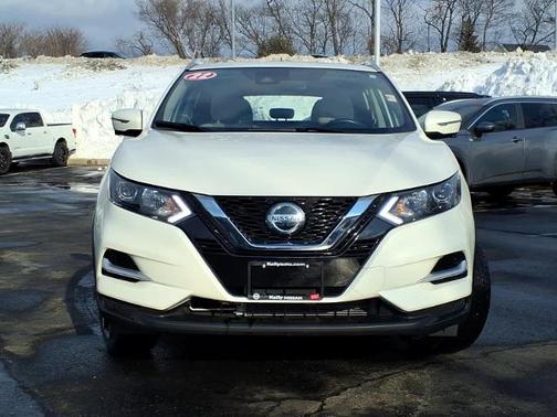 White 2022 Nissan Rogue Sport SL
