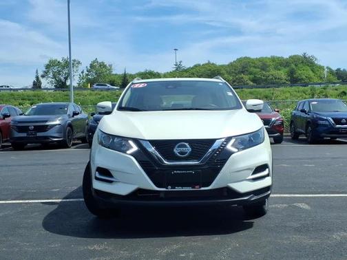 White 2022 Nissan Rogue Sport SL