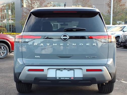 2024 Nissan Pathfinder SL