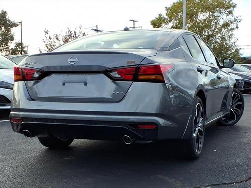 2025 Nissan Altima SR