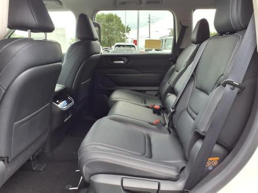 2025 Nissan Armada SV