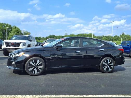 2022 Nissan Altima 2.5 SV