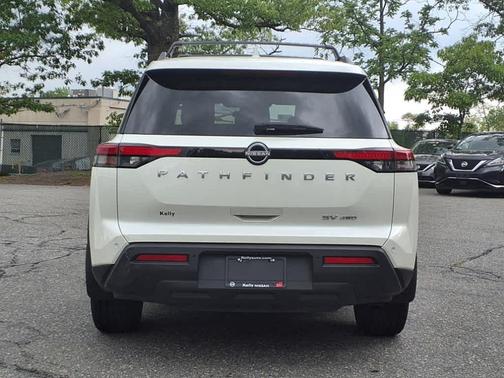 2023 Nissan Pathfinder SV