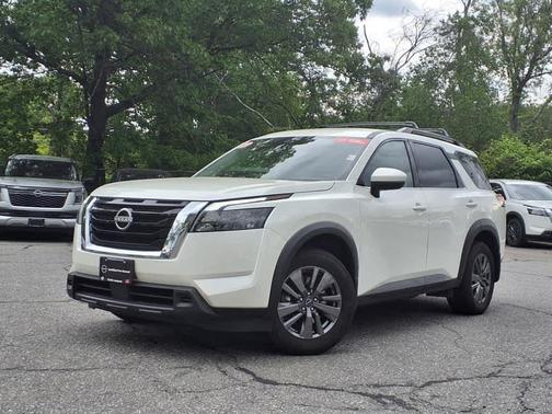 2023 Nissan Pathfinder SV