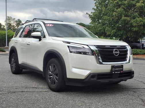 2023 Nissan Pathfinder SV