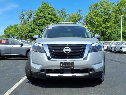 Brilliant Silver Metallic 2025 Nissan Pathfinder Platinum