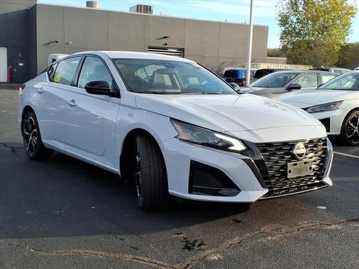 2025 Nissan Altima SR