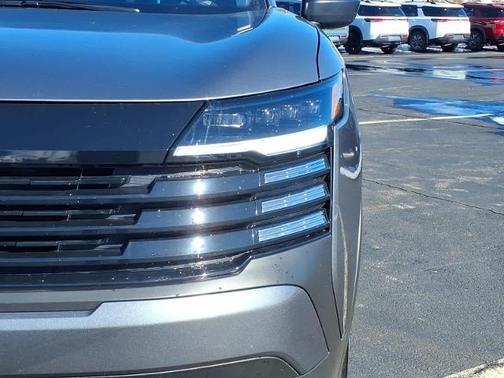 Gun Metallic 2025 Nissan Kicks S