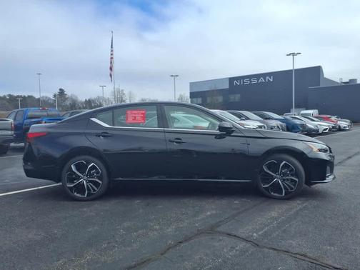 2025 Nissan Altima SR