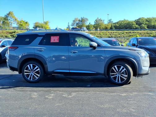 2025 Nissan Pathfinder Platinum