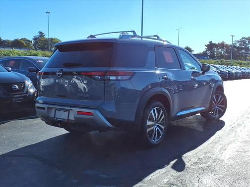 2025 Nissan Pathfinder Platinum