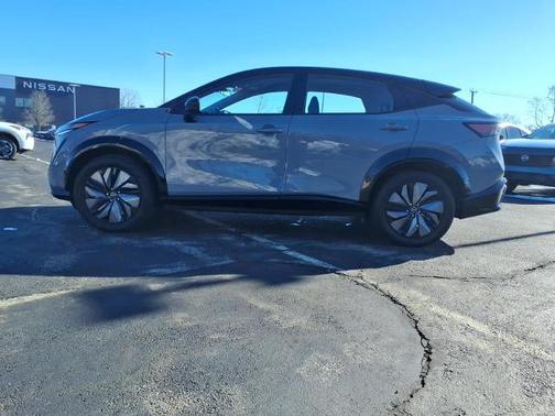 2 Tone Gray / Black Roof 2023 Nissan ARIYA ENGAGE