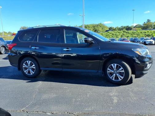2020 Nissan Pathfinder S