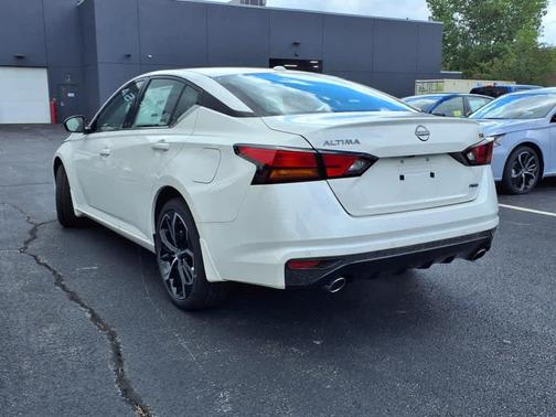 2025 Nissan Altima SR