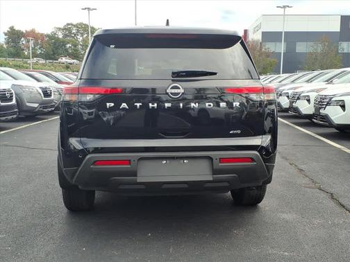 2025 Nissan Pathfinder S